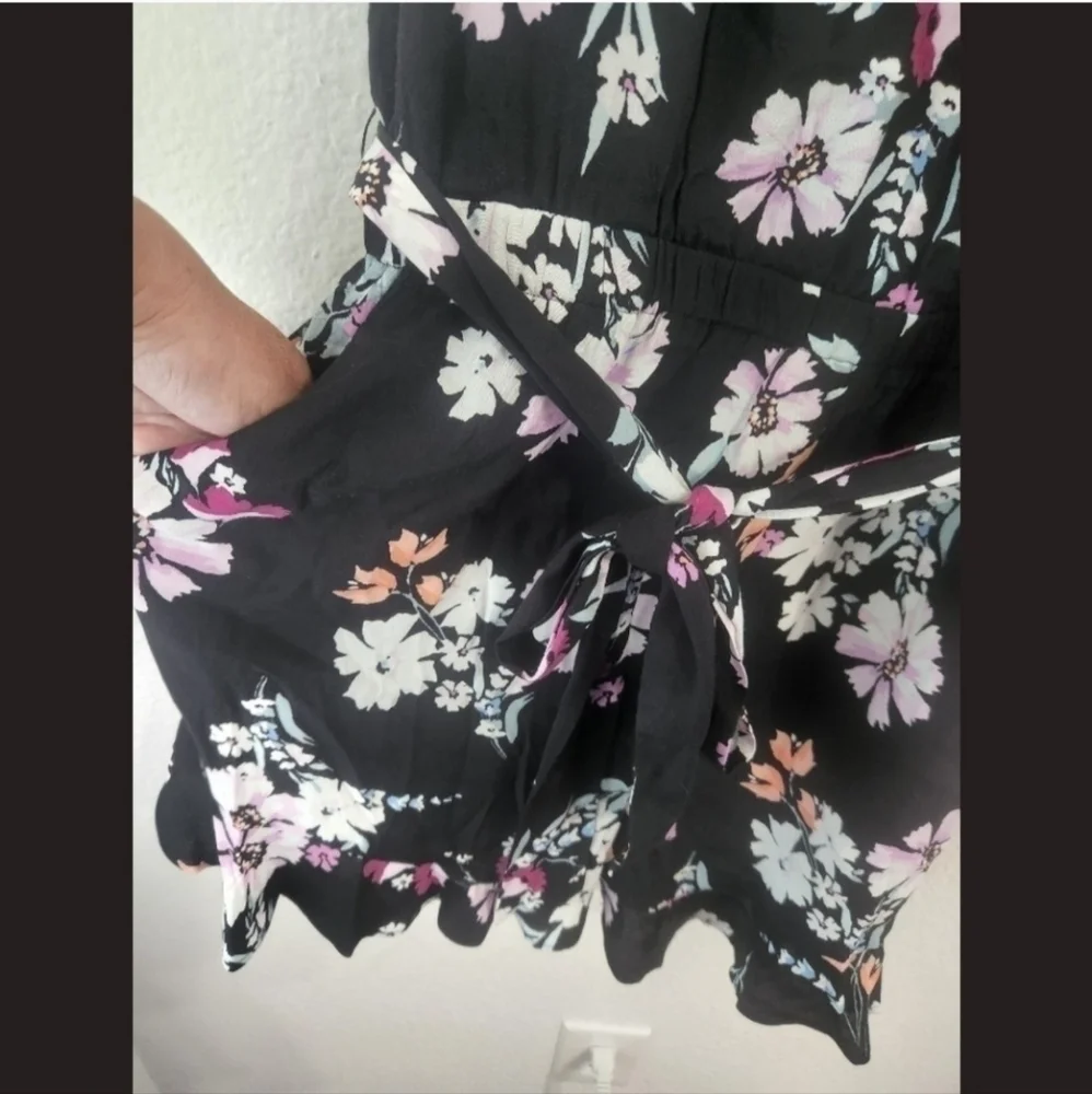 NWT, Ann Taylor LOFT, Black Garden Floral Ruffle Romper Size Medium - Picture 6 of 11
